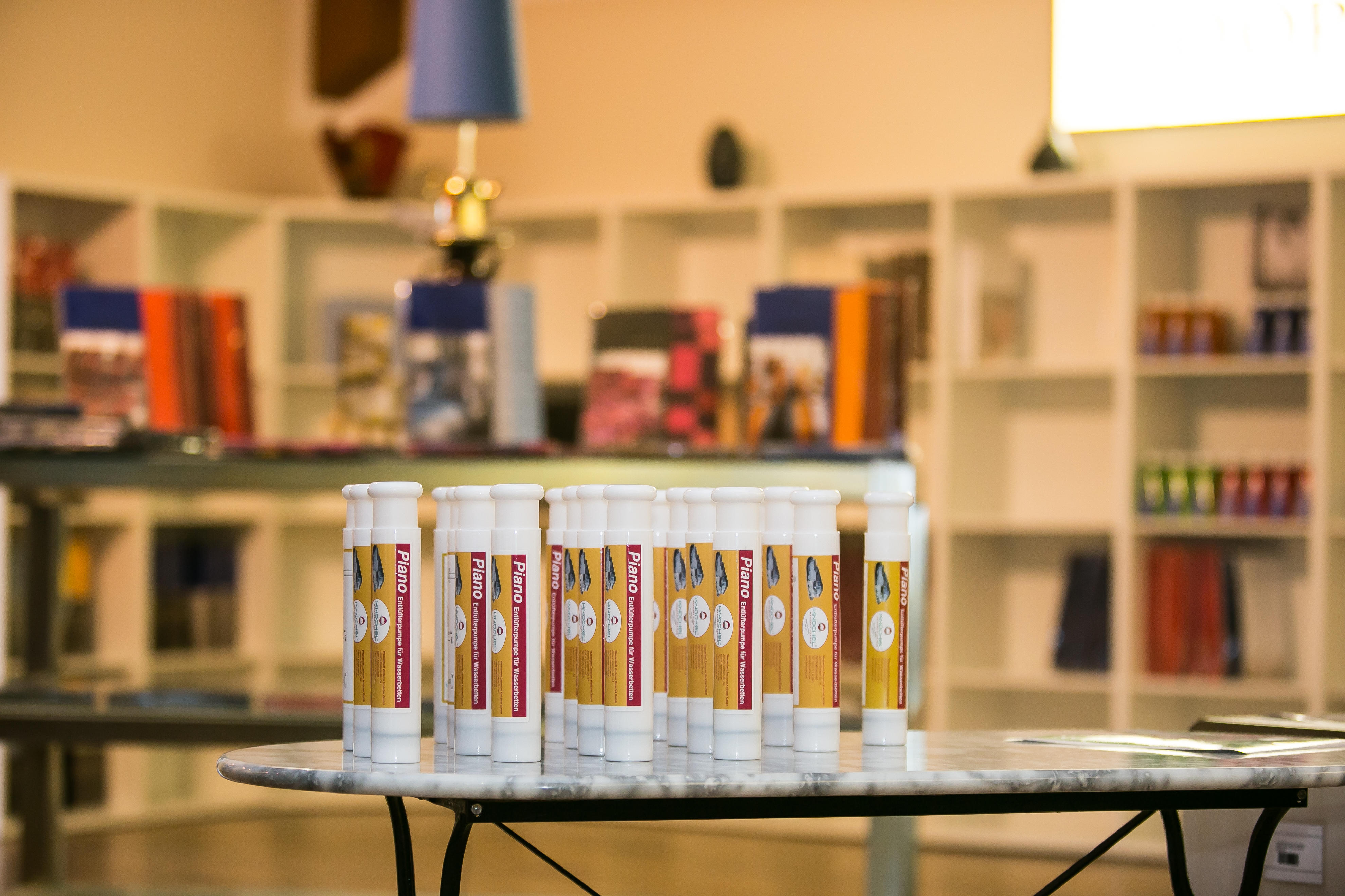 Pflegemittel für Wasserbetten werden dargestellt